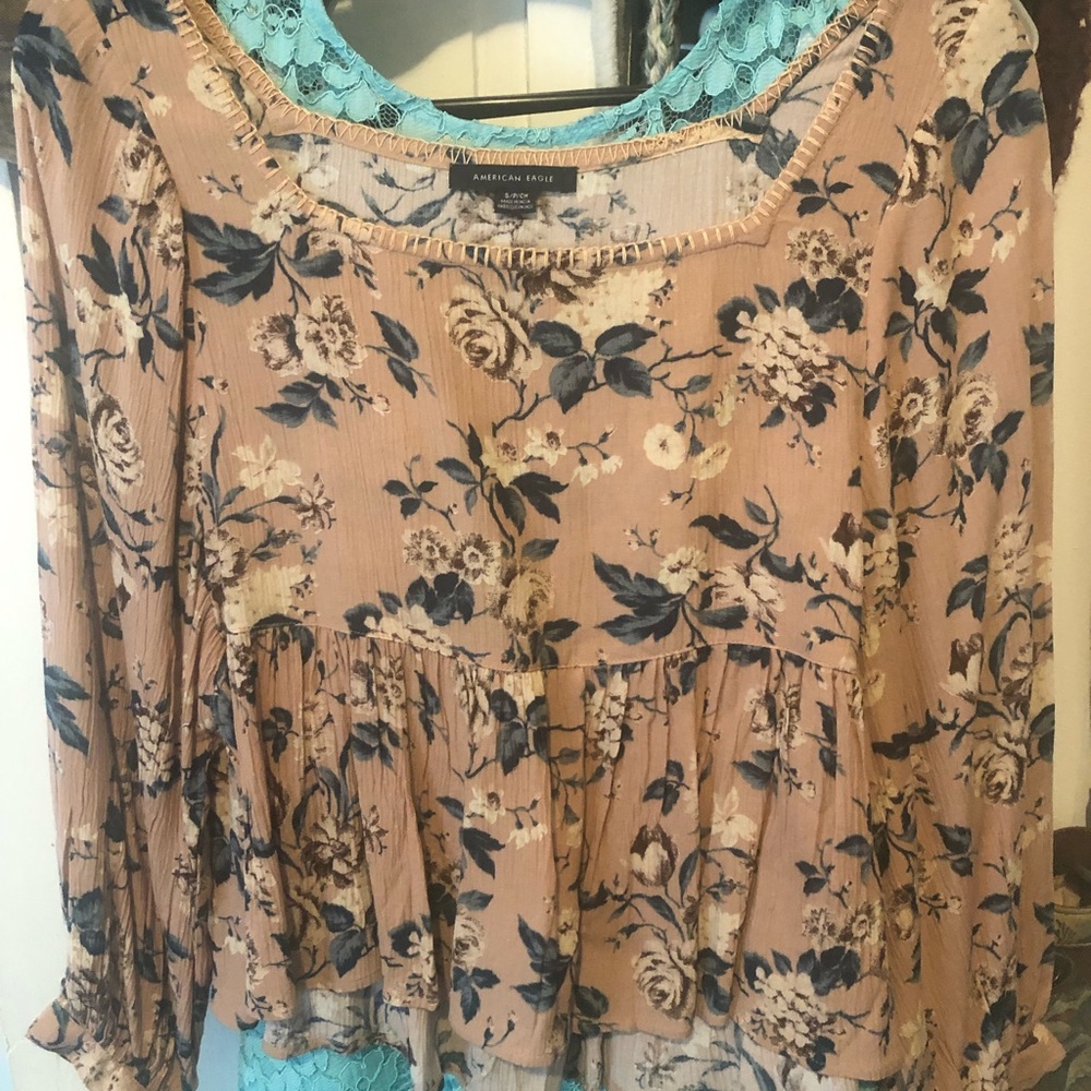 American Eagle flowy shirt